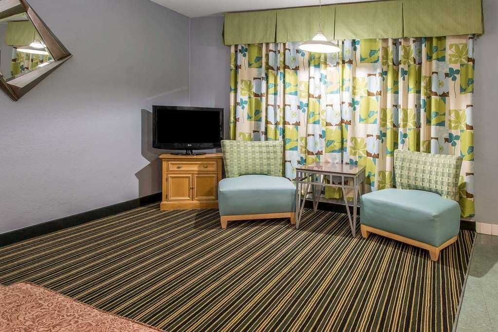 Rodeway Inn & Suites Winter Haven Chain Of Lakes Номер фото