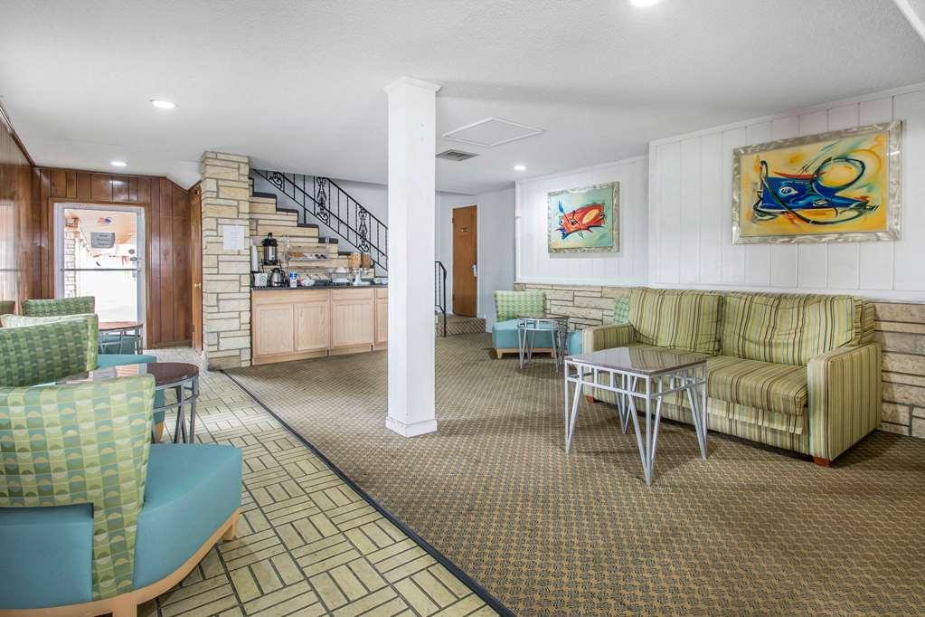 Rodeway Inn & Suites Winter Haven Chain Of Lakes Интерьер фото