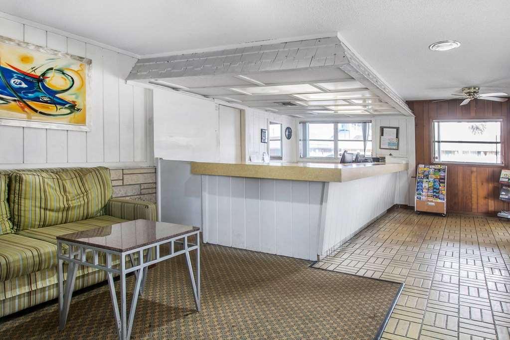 Rodeway Inn & Suites Winter Haven Chain Of Lakes Интерьер фото