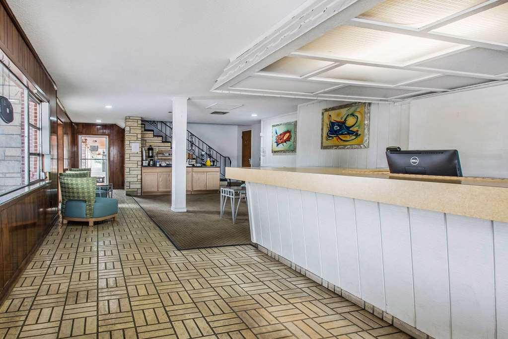 Rodeway Inn & Suites Winter Haven Chain Of Lakes Интерьер фото