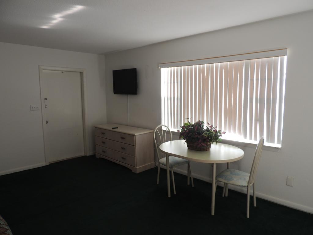 Rodeway Inn & Suites Winter Haven Chain Of Lakes Номер фото