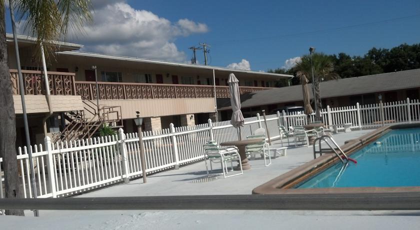 Rodeway Inn & Suites Winter Haven Chain Of Lakes Экстерьер фото