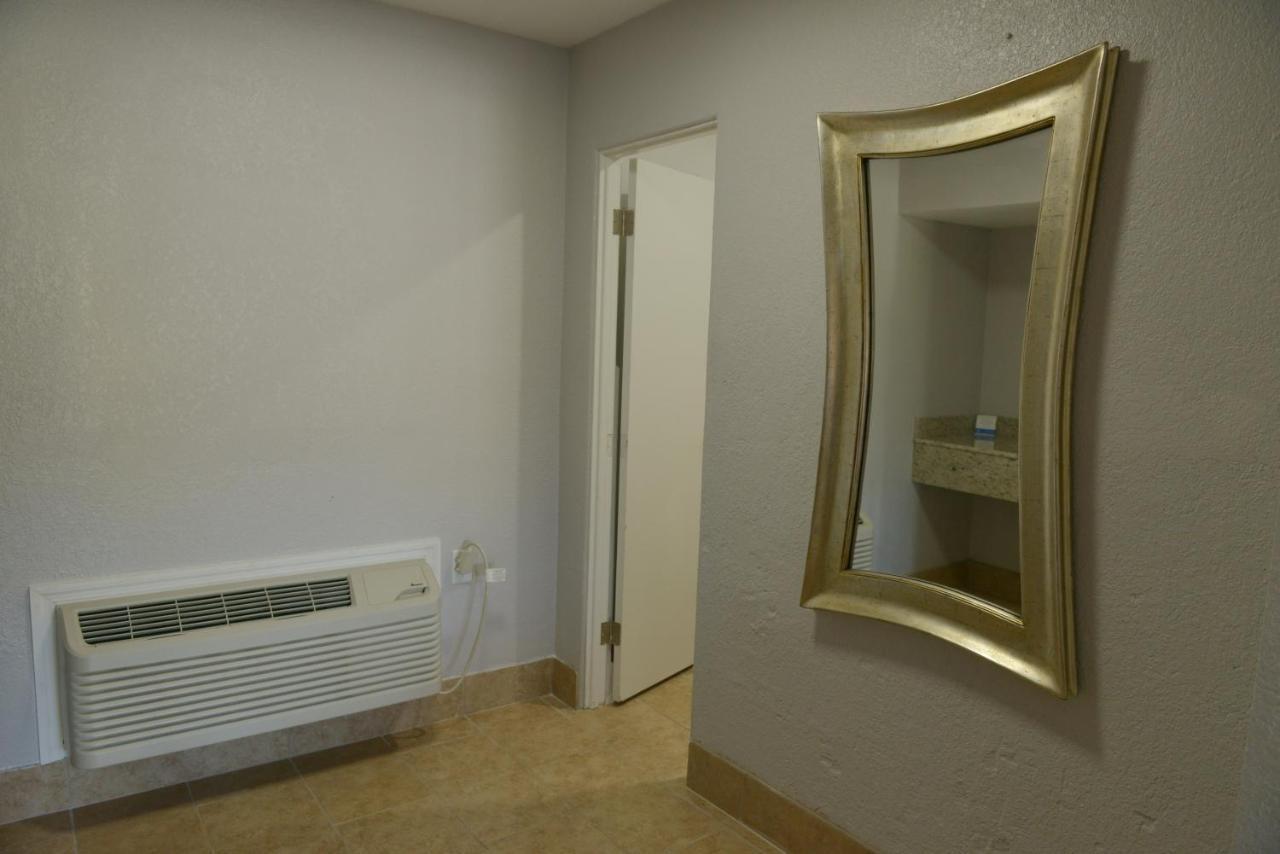 Rodeway Inn & Suites Winter Haven Chain Of Lakes Экстерьер фото