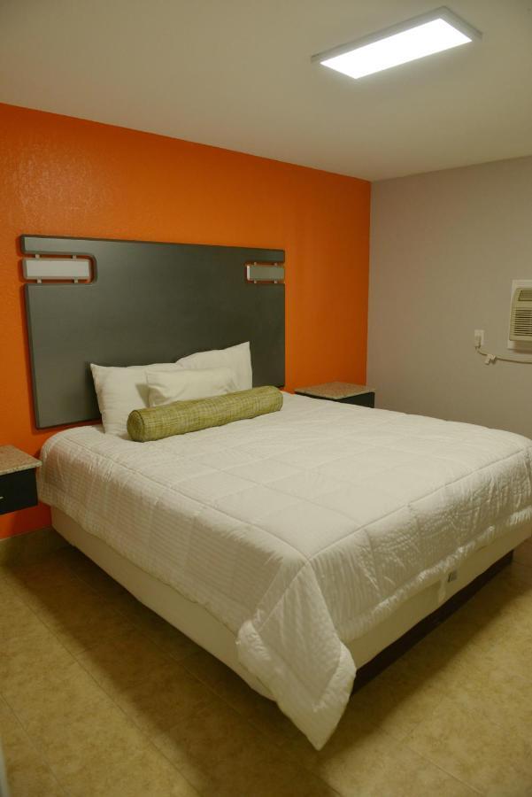 Rodeway Inn & Suites Winter Haven Chain Of Lakes Экстерьер фото