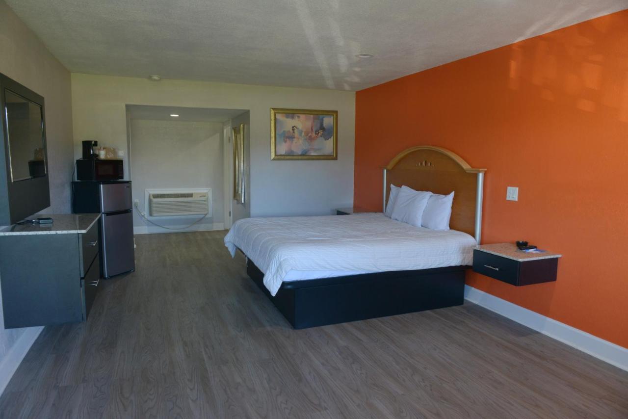 Rodeway Inn & Suites Winter Haven Chain Of Lakes Экстерьер фото