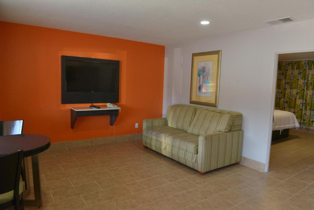 Rodeway Inn & Suites Winter Haven Chain Of Lakes Экстерьер фото