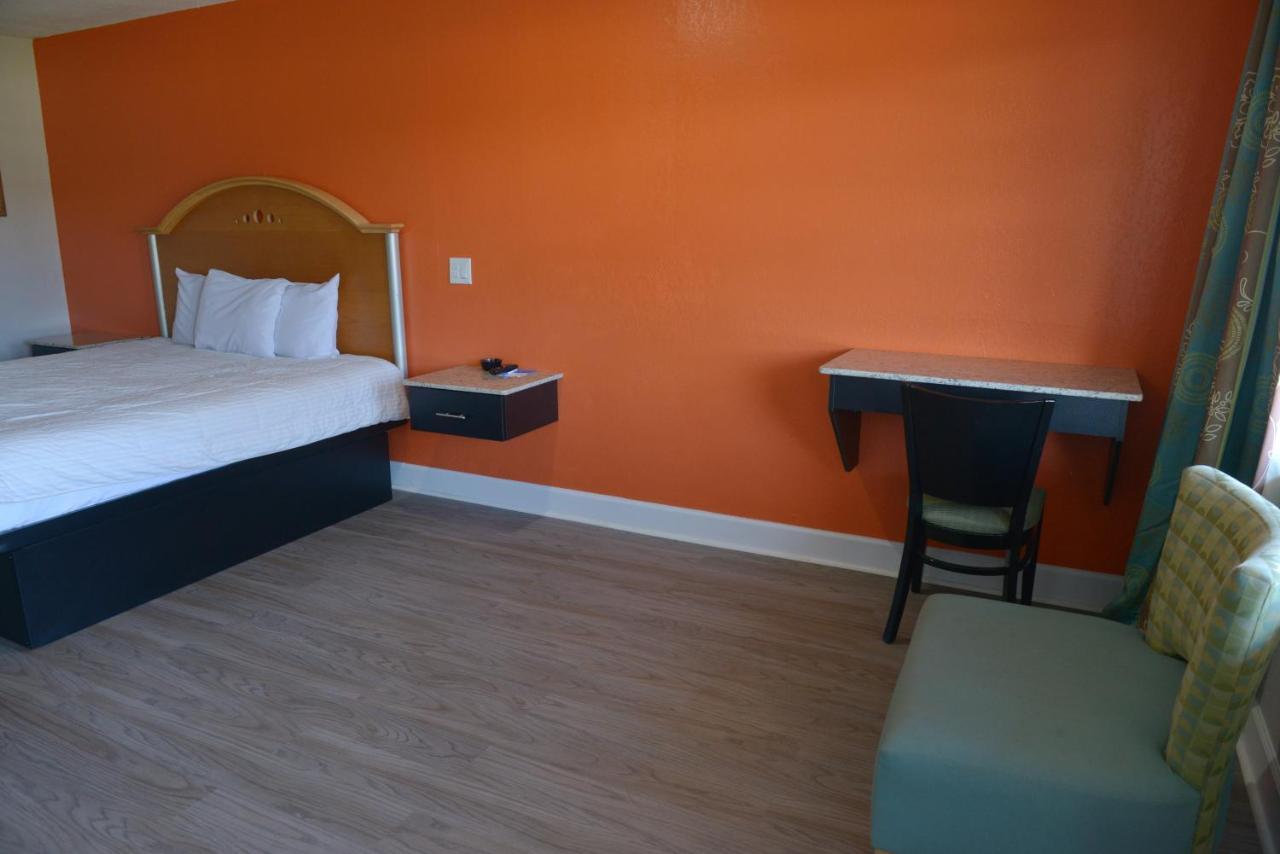 Rodeway Inn & Suites Winter Haven Chain Of Lakes Экстерьер фото